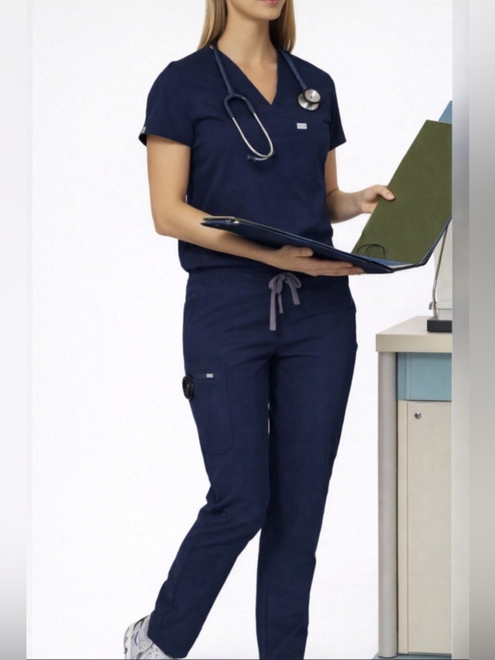 Figs Women’s Scrub Set “Navy”,Catarina Top,Yola Skinny Scrub Pant Med Petite,GUC